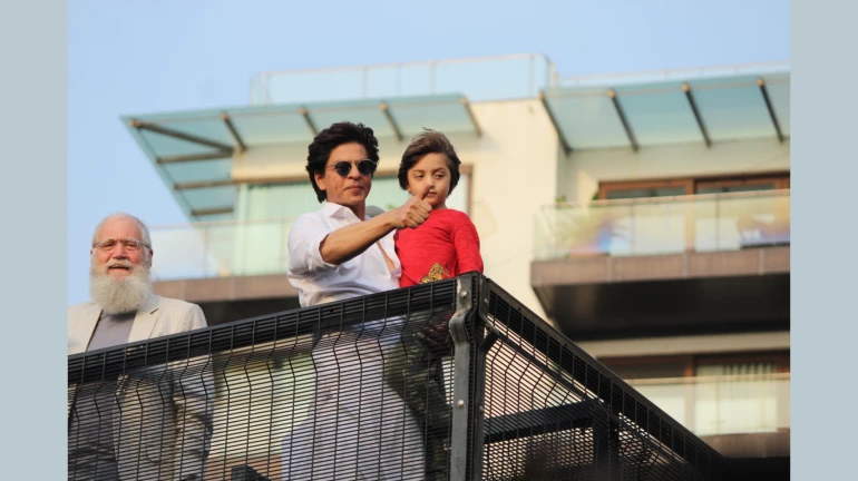 जब शाहरुख से एक फैन ने पूछा 'मन्नत' के एक रूम का किराया, किंग खान ने दिया मजेदार जवाब जब शाहरुख से एक फैन ने पूछा 'मन्नत' के एक रूम का किराया, किंग खान ने दिया मजेदार जवाब