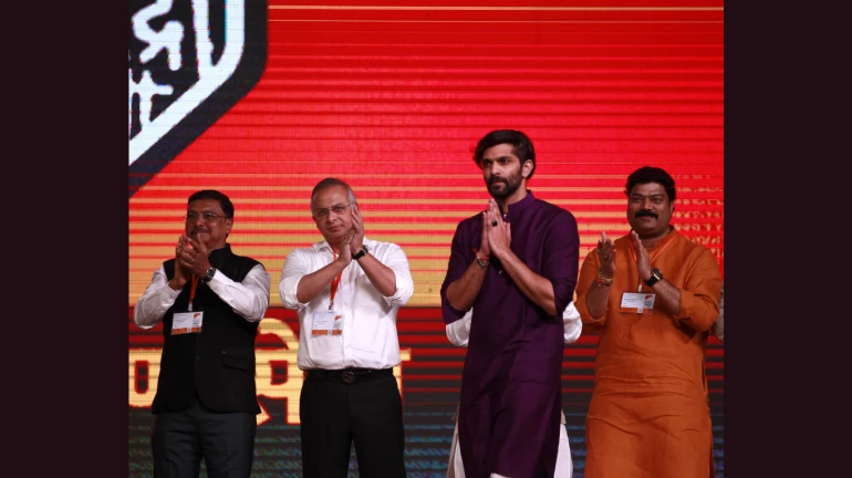 माझी स्पर्धा फक्त बाबांशीच, ‘राज’पुत्राचा काॅन्फिडन्स माझी स्पर्धा फक्त बाबांशीच, ‘राज’पुत्राचा काॅन्फिडन्स