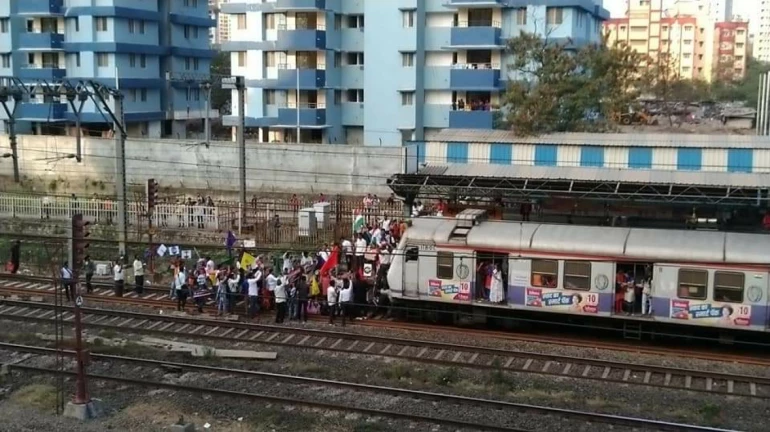 Bharat Bandh: Protestors stage 'Rail Roko' at Kanjurmarg Station; no effect otherwise