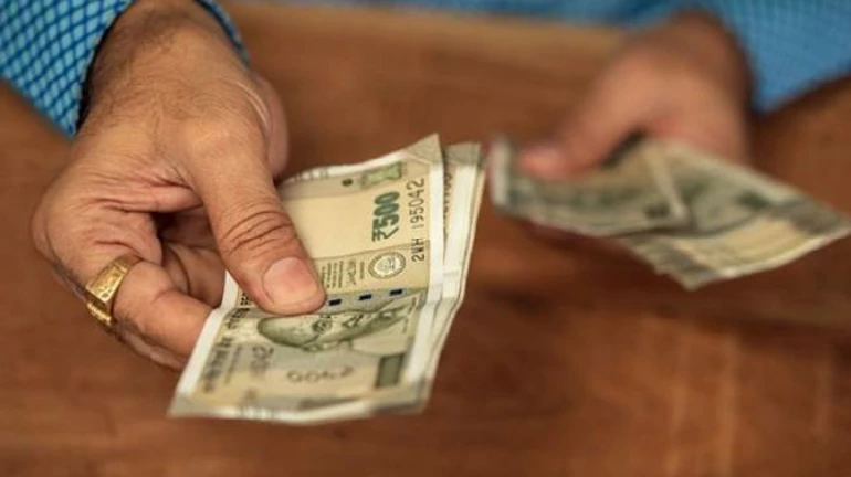 बीएमसी अधिकारी रिश्वत लेते रंगे हाथ गिरफ्तार बीएमसी अधिकारी रिश्वत लेते रंगे हाथ गिरफ्तार