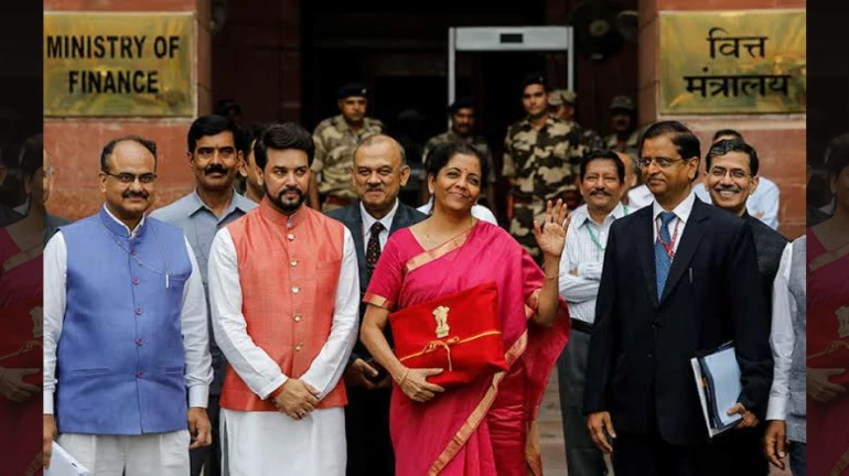 वित्त मंत्री निर्मला सीतारमण ने अपना पहला पूर्ण बजट पेश किया, जानिये उनके बारे में कुछ रोचक बातें वित्त मंत्री निर्मला सीतारमण ने अपना पहला पूर्ण बजट पेश किया, जानिये उनके बारे में कुछ रोचक बातें