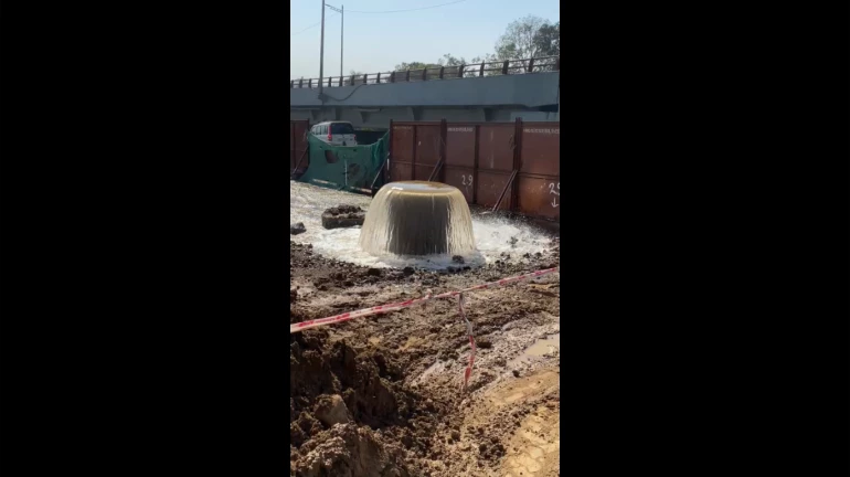 अखेर 'त्या' जलवाहिनीच्या दुरूस्तीचं काम पूर्ण अखेर 'त्या' जलवाहिनीच्या दुरूस्तीचं काम पूर्ण