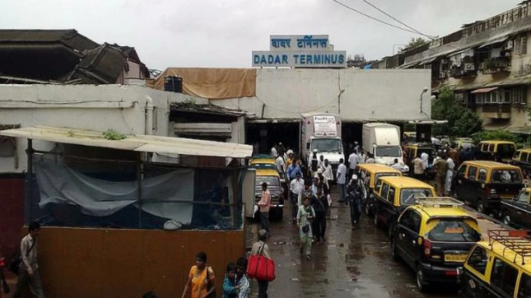 'या' रेल्वे स्थानकाबाहेरील प्रीपेड टॅक्सी स्टॅण्ड बंद 'या' रेल्वे स्थानकाबाहेरील प्रीपेड टॅक्सी स्टॅण्ड बंद