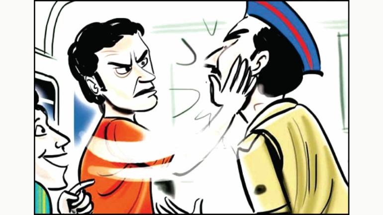 त्याच्यासाठी प्रायव्हसीच महत्वाची, पोलिसाच्या लगावली कानाखाली त्याच्यासाठी प्रायव्हसीच महत्वाची, पोलिसाच्या लगावली कानाखाली