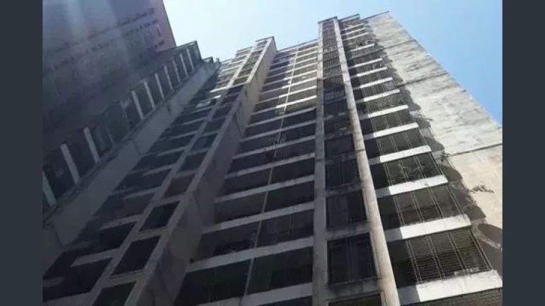 लिफ्ट में फंसने से टेक्नीशियन की मौत