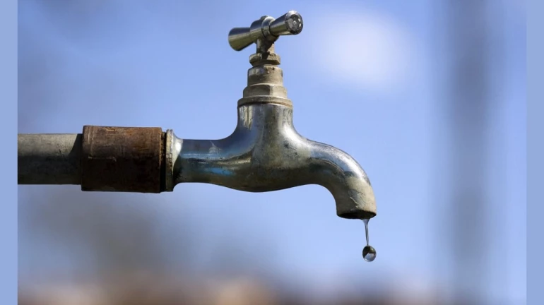 वर्सोवा के इस इलाके में 20 साल से नहीं आ रहा है पानी वर्सोवा के इस इलाके में 20 साल से नहीं आ रहा है पानी