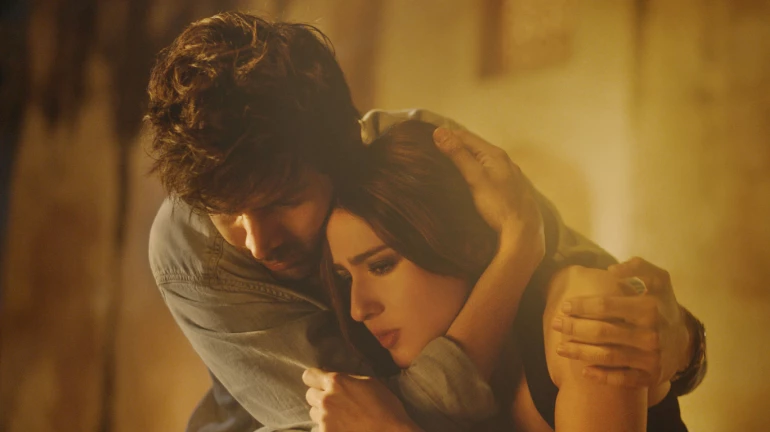 Love Aaj Kal's new song 'Mehrama' is about being lonely in a crowd Love Aaj Kal's new song 'Mehrama' is about being lonely in a crowd