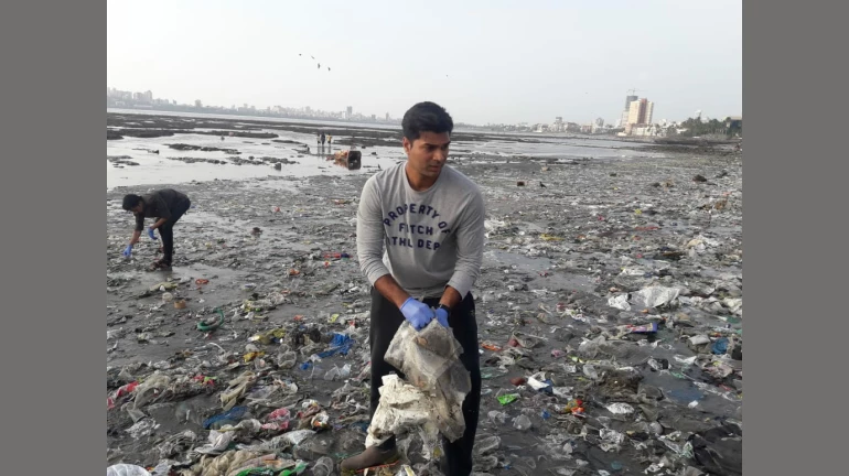 Dadar Beach Clean Up Completes 150 Weeks. Here's What The Beggeter Jay Shringarpure Has To Say Dadar Beach Clean Up Completes 150 Weeks. Here's What The Beggeter Jay Shringarpure Has To Say