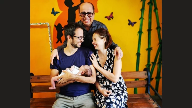 बिन शादी के मां बनने वाली कल्कि कोचलिन ने शेयर की बेटी की पहली तस्वीर बिन शादी के मां बनने वाली कल्कि कोचलिन ने शेयर की बेटी की पहली तस्वीर