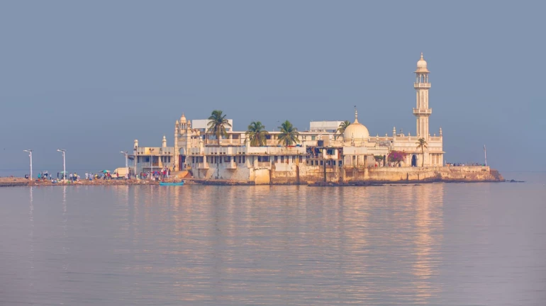 हाजी अली दर्ग्याचे होणार सौंदर्यीकरण हाजी अली दर्ग्याचे होणार सौंदर्यीकरण