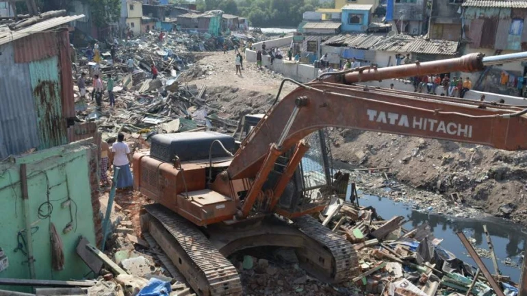 शास्त्रीनगर नाल्यावरील २०२ अनधिकृत बांधकामं पालिकेने तोडली शास्त्रीनगर नाल्यावरील २०२ अनधिकृत बांधकामं पालिकेने तोडली