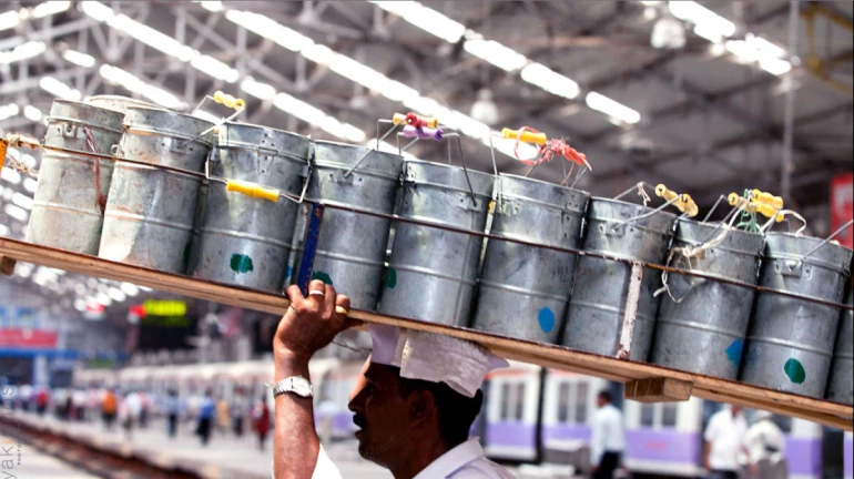 लॉकडाउन के कारण मुंबई के डब्बावालों की आर्थिक स्थिति गंभीर लॉकडाउन के कारण मुंबई के डब्बावालों की आर्थिक स्थिति गंभीर