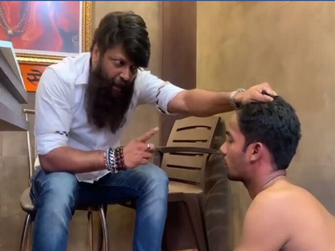 चुकीला माफी नाही म्हणत छेड काढणाऱ्याला नितीन नांदगावकरांनी दिला चोप