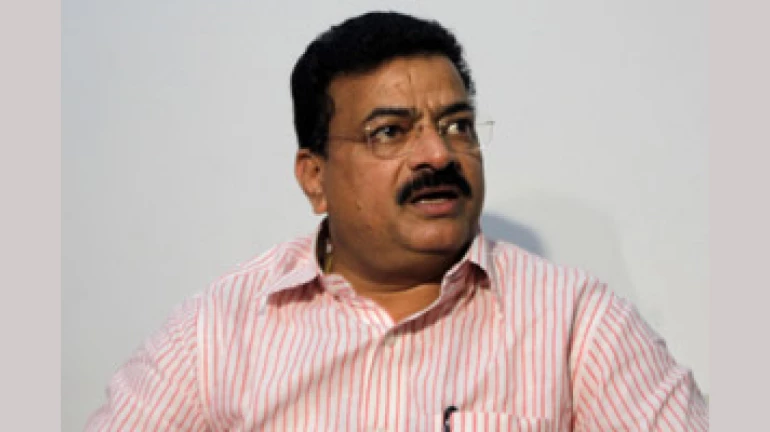 उद्धव ठाकरेंच्या उपस्थितीत भास्कर जाधवांनी विनायक राऊतांना दिला धक्का उद्धव ठाकरेंच्या उपस्थितीत भास्कर जाधवांनी विनायक राऊतांना दिला धक्का