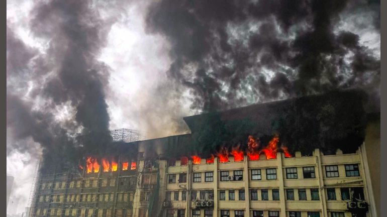 जीएसटी भवनवर दहाव्या मजल्याचा भार जीएसटी भवनवर दहाव्या मजल्याचा भार