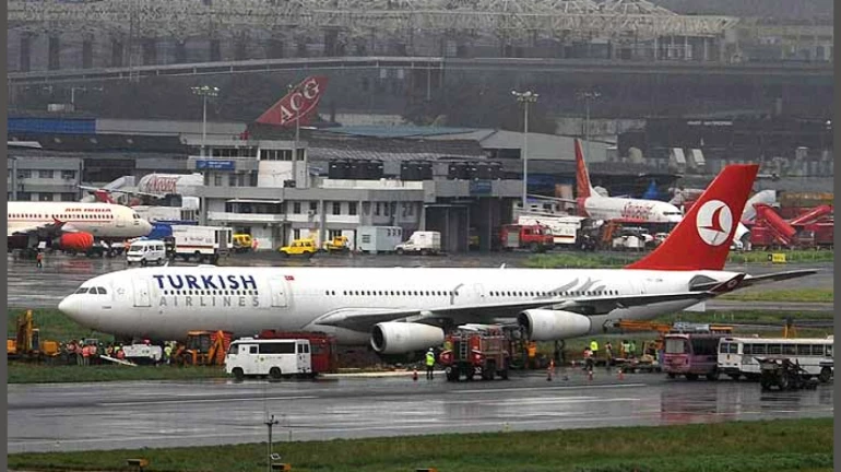 मुंबई आंतरराष्ट्रीय विमानतळावर मोठा अपघात टळला मुंबई आंतरराष्ट्रीय विमानतळावर मोठा अपघात टळला