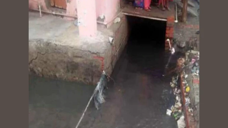 नाल्यात पडून १८ वर्षीय मुलीचा मृत्यू नाल्यात पडून १८ वर्षीय मुलीचा मृत्यू