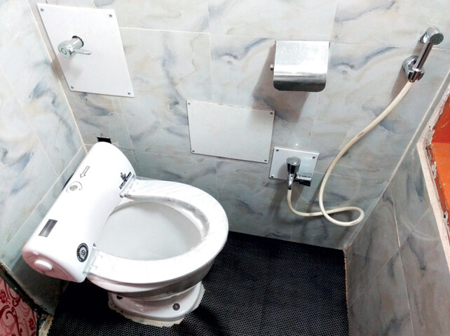 बेशिस्त प्रवाशांमुळं रेल्वेचं मोठं नुकसान