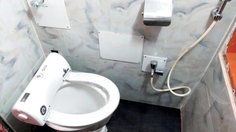 बेशिस्त प्रवाशांमुळं रेल्वेचं मोठं नुकसान बेशिस्त प्रवाशांमुळं रेल्वेचं मोठं नुकसान