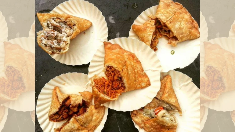 अंडा समोसा ते चॉकलेट समोसा, इथं मिळतात हटके समोसे, नक्की ट्राय करा अंडा समोसा ते चॉकलेट समोसा, इथं मिळतात हटके समोसे, नक्की ट्राय करा