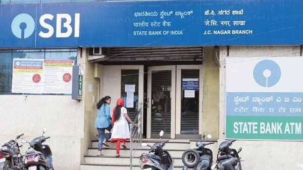 SBI ग्राहकांनो! 'हे' काम लवकर करा, नाहीतर खातं होईल बंद
