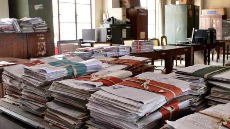 सरकारी कर्मचाऱ्यांना ५ दिवसांचा आठवडा, पण करावं लागणार इतकं काम सरकारी कर्मचाऱ्यांना ५ दिवसांचा आठवडा, पण करावं लागणार इतकं काम