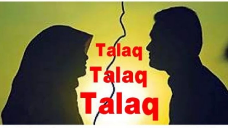 मोबाइल कॉलवर पत्नीला दिला तीन तलाक मोबाइल कॉलवर पत्नीला दिला तीन तलाक