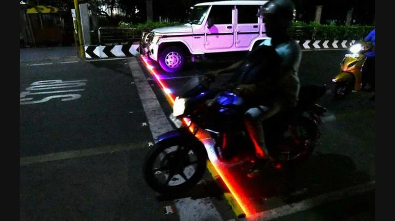 बोरिवलीत दुभाजकांवर एलईडी लाईट्स, पालिकेची नावीन्यपूर्ण योजना बोरिवलीत दुभाजकांवर एलईडी लाईट्स, पालिकेची नावीन्यपूर्ण योजना