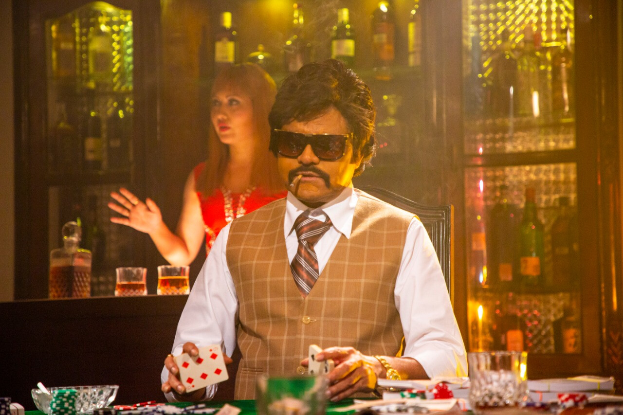 संजय मिश्रा ने शाहरुख की फिल्म से की थी करियर की शुरूआत, अब कामयाब को किंग खान कर रहे हैं प्रोड्यूस