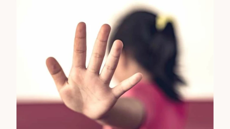 शिक्षकाने केला १४ हून अधिक विद्यार्थीनींचा विनयभंग शिक्षकाने केला १४ हून अधिक विद्यार्थीनींचा विनयभंग