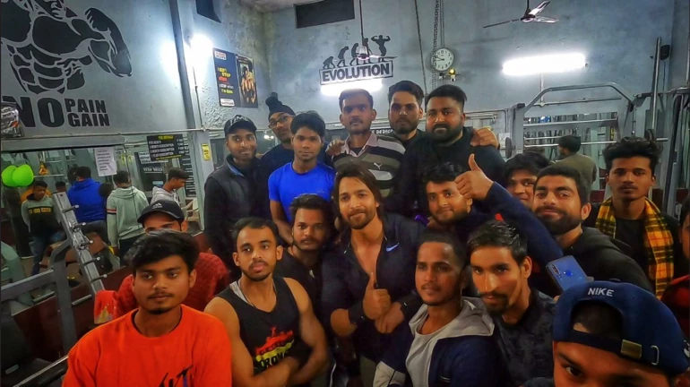 हर्षवर्धन राणे ने 5 स्टार होटल छोड़, एक लोकल जिम में बिताया समय हर्षवर्धन राणे ने 5 स्टार होटल छोड़, एक लोकल जिम में बिताया समय