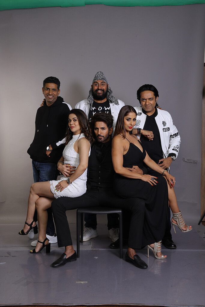 Paritosh Painter to release a new hindi play 'Three Cheers'