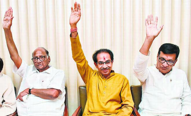 मुंबई में लोकल ट्रेन शुरू करने के पक्ष में उद्धव ठाकरे और शरद पवार