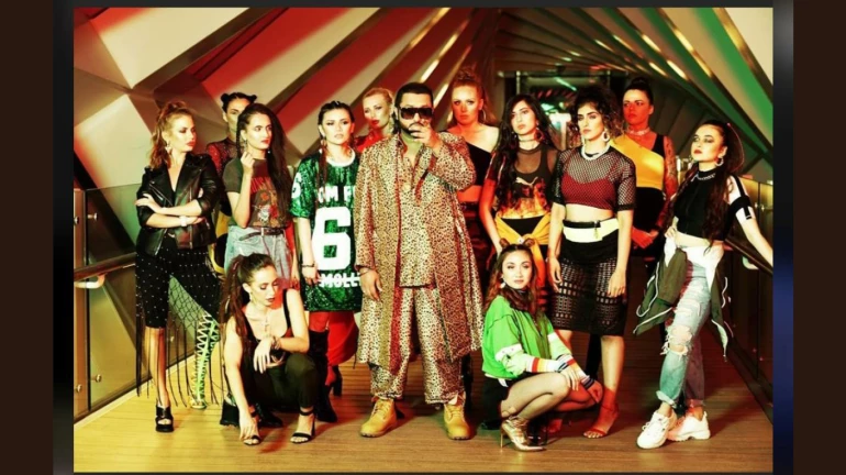 हनी सिंह ने शेयर की 'लोका' के सेट से अनदेखी तस्वीरें हनी सिंह ने शेयर की 'लोका' के सेट से अनदेखी तस्वीरें