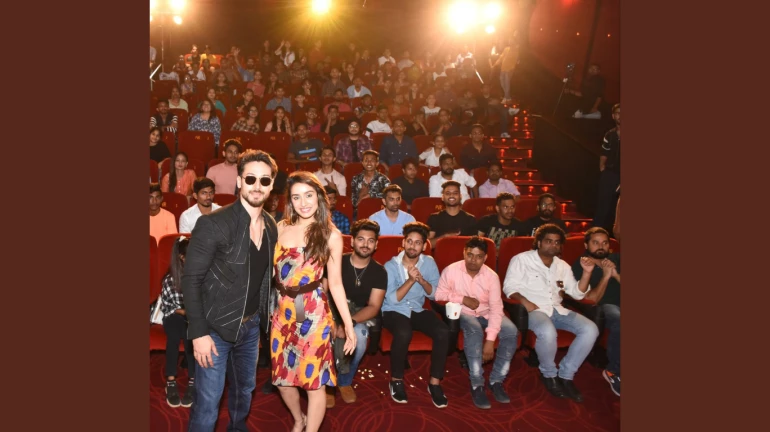 टाइगर श्रॉफ ने अपने फैंस को दिया एक यादगार सरप्राइज टाइगर श्रॉफ ने अपने फैंस को दिया एक यादगार सरप्राइज