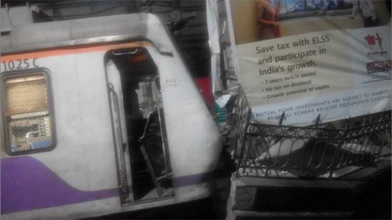 सीएसएमटी में ट्रेन बफर से टकराई