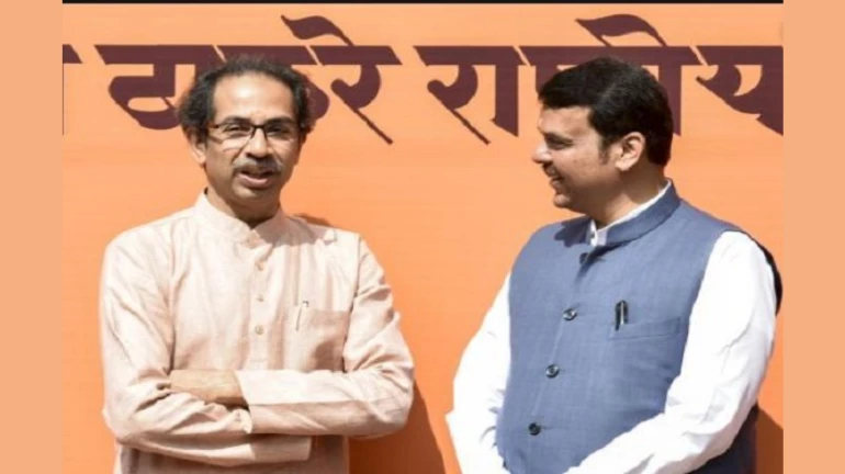 फडणवीसांच्या पुस्तक प्रकाशनाला उद्धव ठाकरेंची प्रमुख उपस्थिती फडणवीसांच्या पुस्तक प्रकाशनाला उद्धव ठाकरेंची प्रमुख उपस्थिती