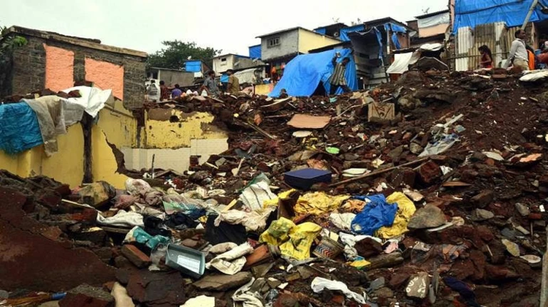 BMC ने पवई में जोखिम वाले क्षेत्रों में रहने वाले 121 निवासियों को नोटिस जारी किया BMC ने पवई में जोखिम वाले क्षेत्रों में रहने वाले 121 निवासियों को नोटिस जारी किया