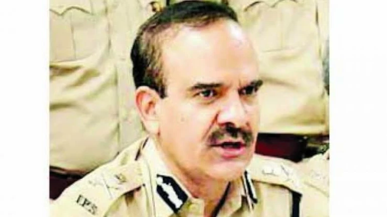 आयुक्तांनी केली कुख्यात गुंड एजाज लकडावालाची कसून चौकशी आयुक्तांनी केली कुख्यात गुंड एजाज लकडावालाची कसून चौकशी