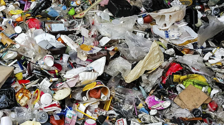 ओला, सुकानंतर आता घातक कचराही वेगळं करणं बंधनकारक ओला, सुकानंतर आता घातक कचराही वेगळं करणं बंधनकारक