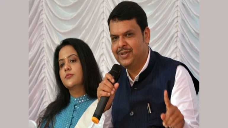 माझ्यापेक्षा पत्नीला जास्त पगार - देवेंद्र फडणवीस माझ्यापेक्षा पत्नीला जास्त पगार - देवेंद्र फडणवीस