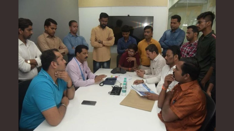 मुंबई में जॉब के लिए हरियाणा में इंटरव्यूह, युवा सेना के जताया विरोध मुंबई में जॉब के लिए हरियाणा में इंटरव्यूह, युवा सेना के जताया विरोध