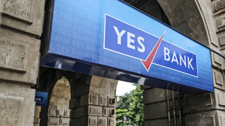 वर्षभरात 'या' बँकांमध्ये १ लाख कोटींपेक्षा जास्त रकमेचे घोटाळे, वाचाल तर चक्रावून जाल... वर्षभरात 'या' बँकांमध्ये १ लाख कोटींपेक्षा जास्त रकमेचे घोटाळे, वाचाल तर चक्रावून जाल...