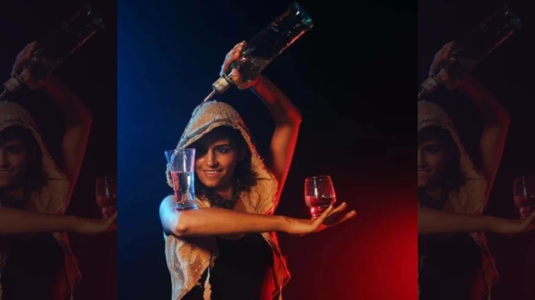 Women's Day Special : गोष्ट 'महिला बारटेंडर'ची Women's Day Special : गोष्ट 'महिला बारटेंडर'ची