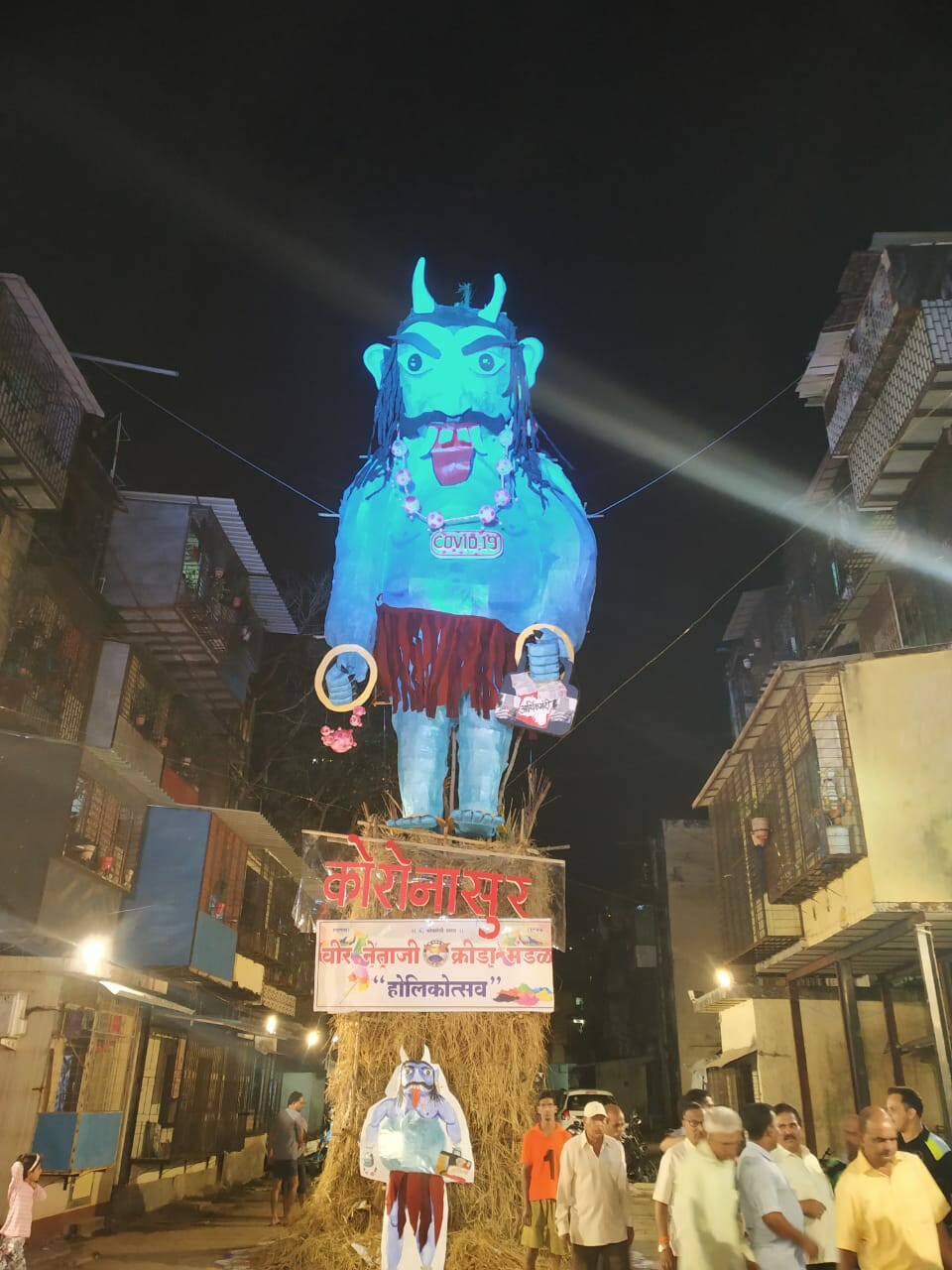 वर्ली में जलाया गया कोरोनासुर का पुतला