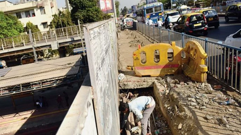 टिळक पुलाची दुरवस्था, पर्यायी मार्ग अद्याप नाही टिळक पुलाची दुरवस्था, पर्यायी मार्ग अद्याप नाही