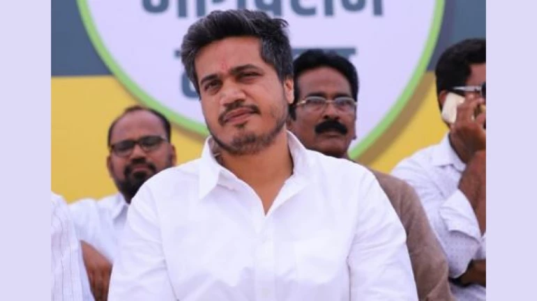 सरकारच्या मेगाभरतीला रोहित पवारांचा आक्षेप सरकारच्या मेगाभरतीला रोहित पवारांचा आक्षेप