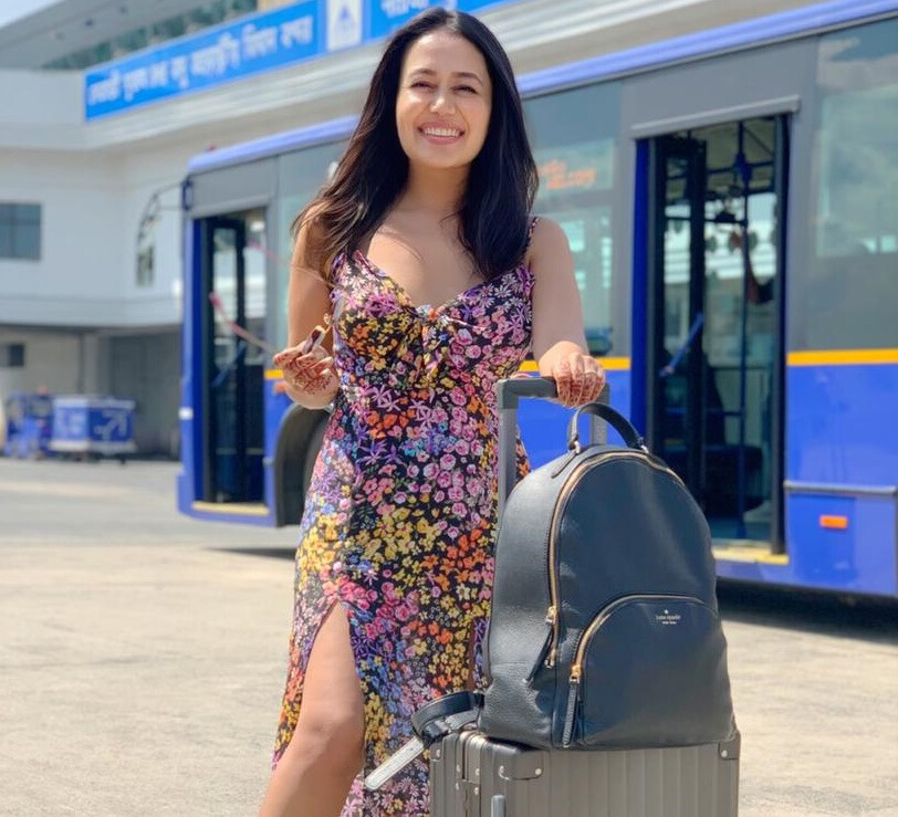 काम से समय निकाल कर इस तरह छुट्टियां मना रही है सिंगर नेहा कक्कड़