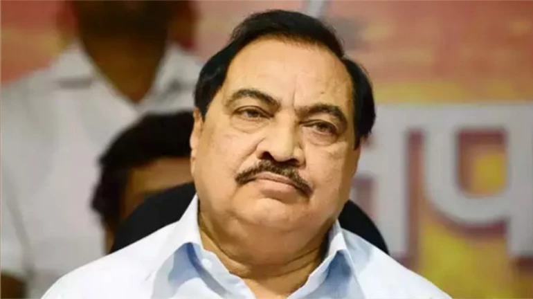 Eknath Khadse meets with an accident
