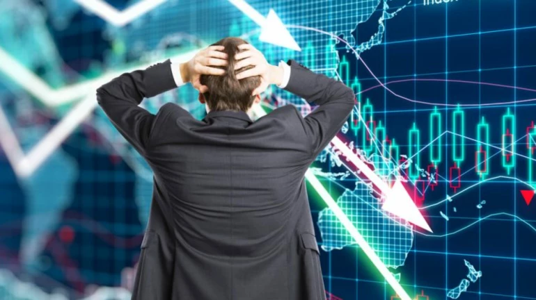 Share market crisis: घसरणीतही गुंतवणुकीची संधी Share market crisis: घसरणीतही गुंतवणुकीची संधी